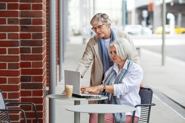 Rencontre senior : annonces de célibataires de plus de 50 ans en ligne
